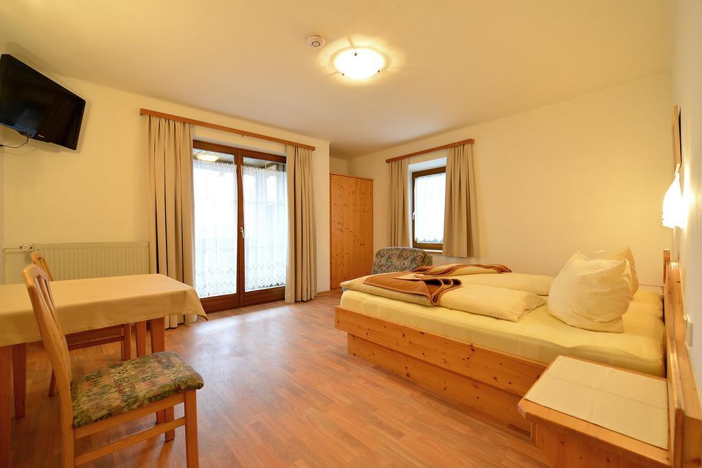 Ferienwohnungen Plattner Weissensee Zimmer foto