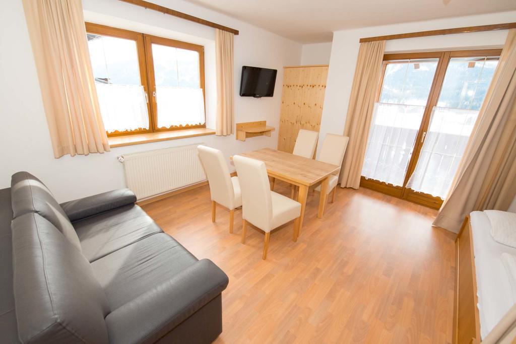 Ferienwohnungen Plattner Weissensee Zimmer foto