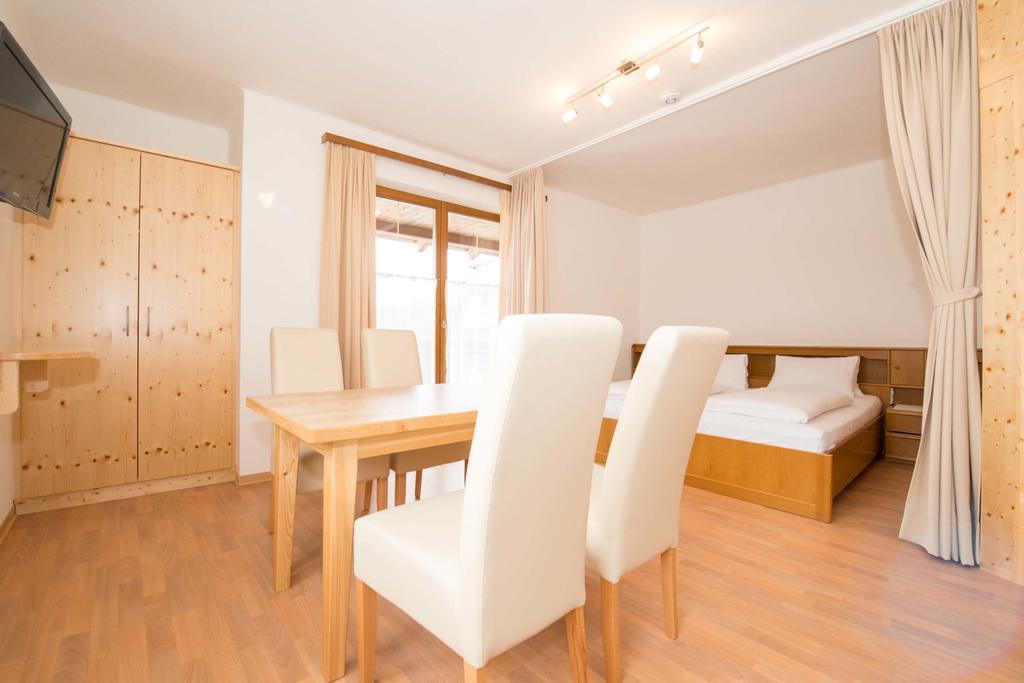 Ferienwohnungen Plattner Weissensee Zimmer foto