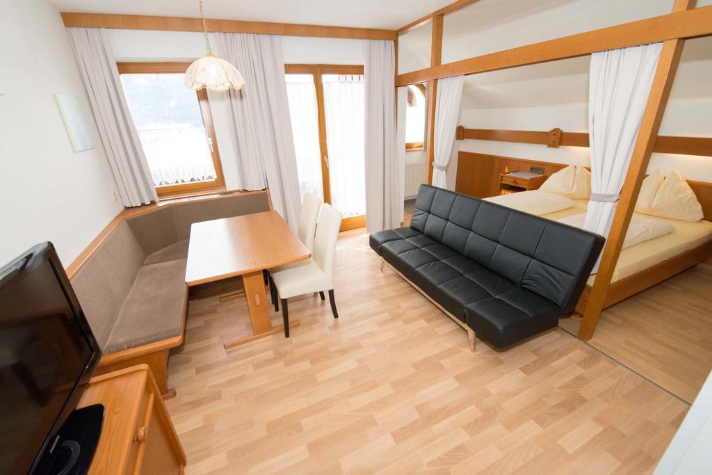 Ferienwohnungen Plattner Weissensee Zimmer foto