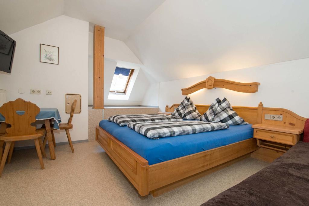 Ferienwohnungen Plattner Weissensee Zimmer foto