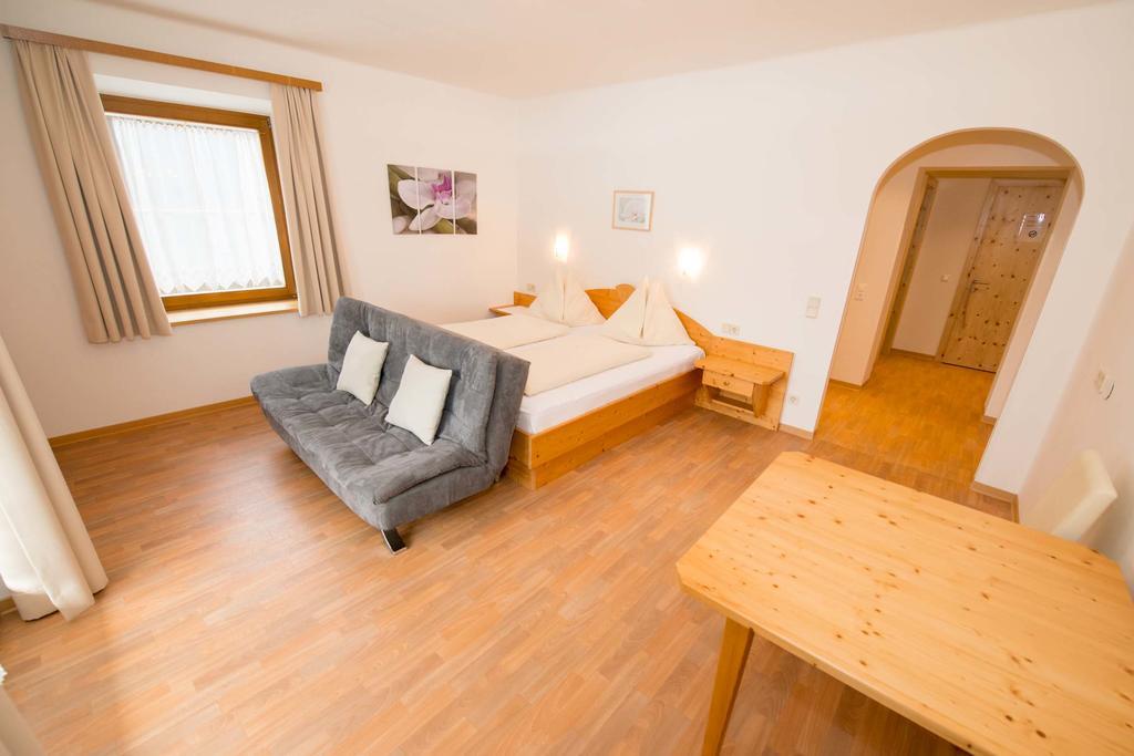 Ferienwohnungen Plattner Weissensee Zimmer foto