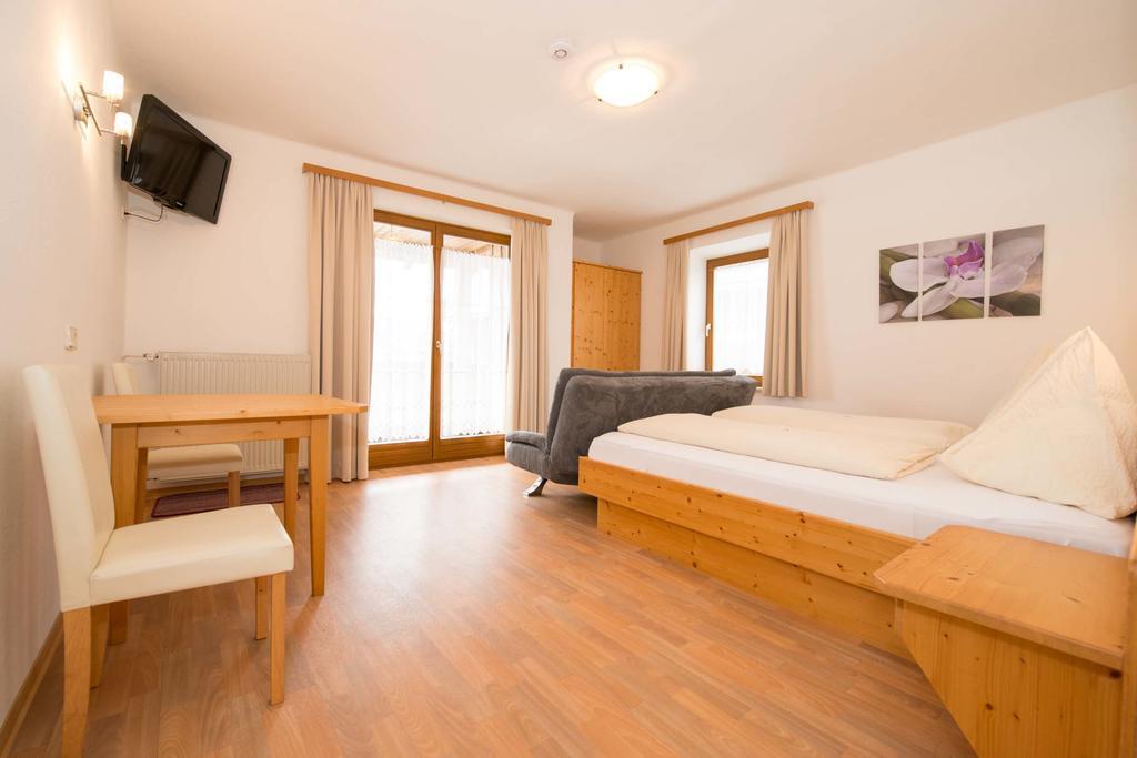 Ferienwohnungen Plattner Weissensee Zimmer foto