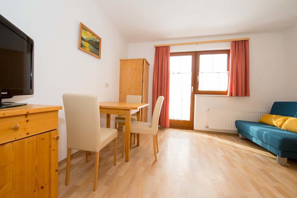 Ferienwohnungen Plattner Weissensee Zimmer foto